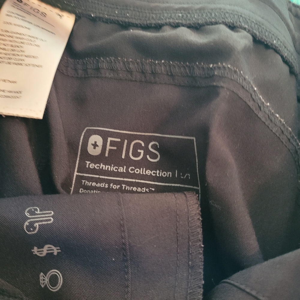 Figs Women's Black Scrub Set, Top Medium, Pants Large - Picture 3 of 6